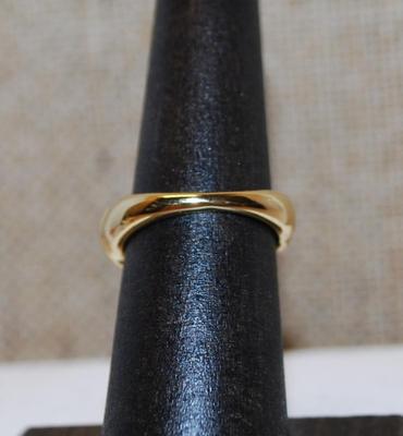 Size 5 All Gold Tone Ring with Swirls on Half the Band (4.1g)