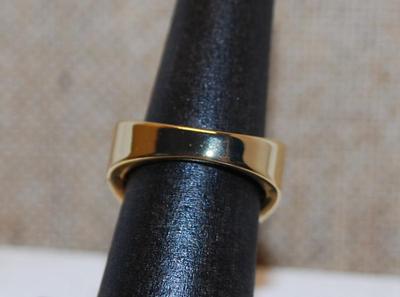Size 6 All Gold Tone Ring with a Square Top (8.6g)