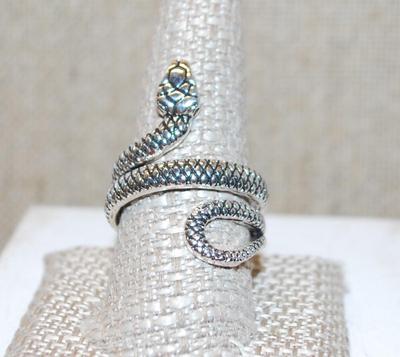 Size 11 Silver Tone Rattlesnake Ring with Pronounced Snake Scales (10.0g)