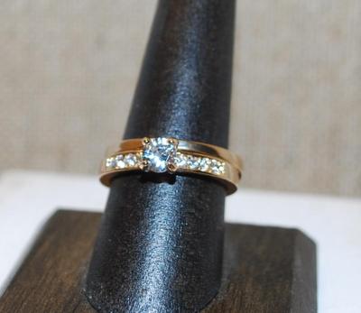Size 8+8¼ 2 Gold Tone Ring Set with Round Single Stone & Accents on Both Rings--Stackable or Individual (5.2g)