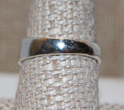 Size 7½ All Silver Tone Graphic Design Ring (3.4g)