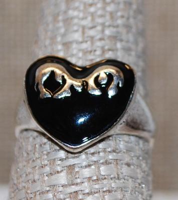 Size 8½ All Silver Tone "Black Heart" Ring (4.8g)