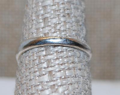 Size 8½ All Silver Tone "Black Heart" Ring (4.8g)