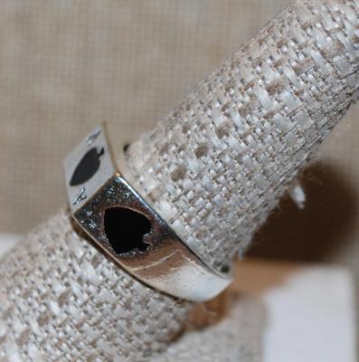 Size 9 All Silver Tone "Clubs" Ring (5.6g)