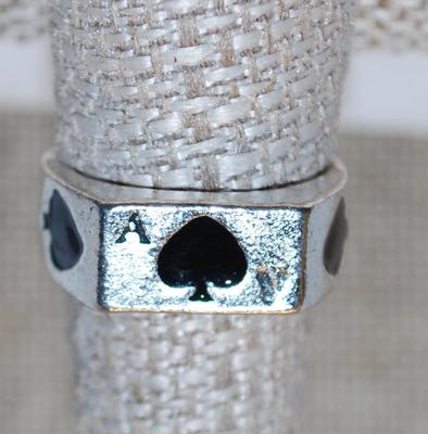 Size 9 All Silver Tone "Clubs" Ring (5.6g)