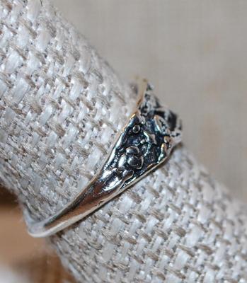 Size 8½ All Silver Tone "Mushroom" Ring (2.9g)