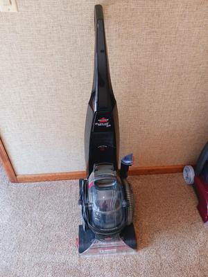 LIKE NEW BISSELL LIFT-OFF DEEP PET CARPET CLEANER WITH UPHOLSTERY ATTACHMENT