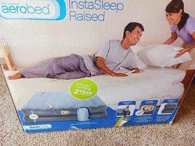 QUEEN SIZE AEROBED INSTASLEEP W/BUILT-IN PUMP PLUS QUEEN COMFORTER