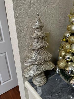 TABLETOP HOILDAY TREES