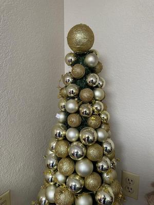 TABLETOP HOILDAY TREES