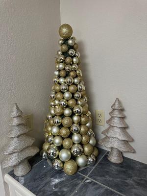TABLETOP HOILDAY TREES