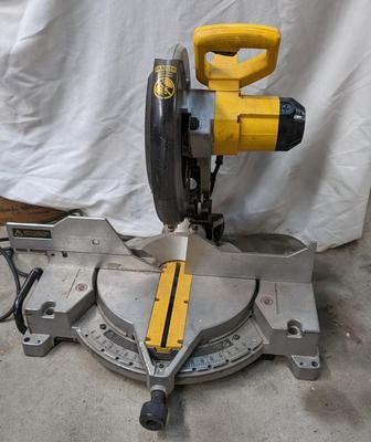 DeWalt 705 Compound Miter Saw