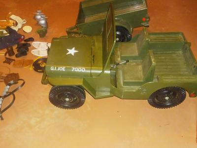 GI JOE ARMY JEEP 7000 WITH TRAILER AND GI JOE ACCESSORIES