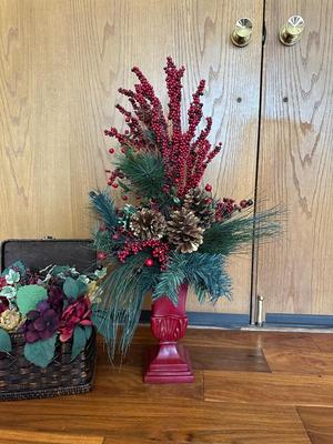 CHRISTMAS FLORAL DECORATIONS