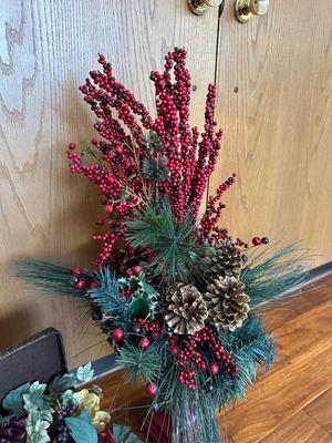 CHRISTMAS FLORAL DECORATIONS