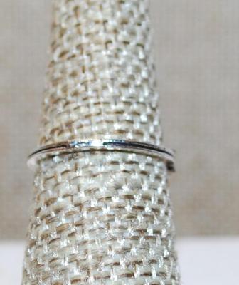 Size 6¼ Single Turquoise Style Stone Ring on a Silver Tone Knurled Band (1.5g)