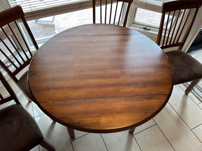 ROUND DRUM DROP LEAF TABLE WITH 4 SEAT CUSHIONED CHAIRS