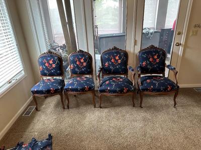 4 VINTAGE CHAIRS IN CARVED WOOD AND CASTERS ON THE FRONT LEGS