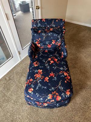 CHAISE LOUNGE WITH FLORAL PATTERN