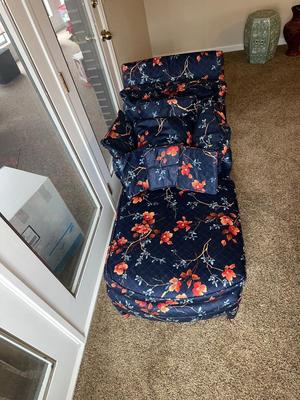 CHAISE LOUNGE WITH FLORAL PATTERN