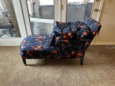 CHAISE LOUNGE WITH FLORAL PATTERN