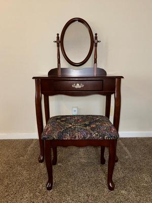ELEGANT VANITY TABLE WITH TAPESTRY STOOL
