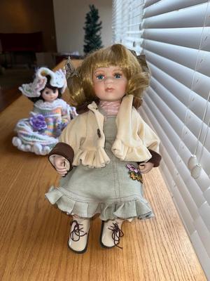 RF COLLECTION PORCELAIN DOLL AND HAND CROCHETED BED PILLOW DOLL