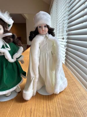 HOUSE OF LLOYD CHRISTMAS AROUND THE WORLD PORCELAIN DOLLS