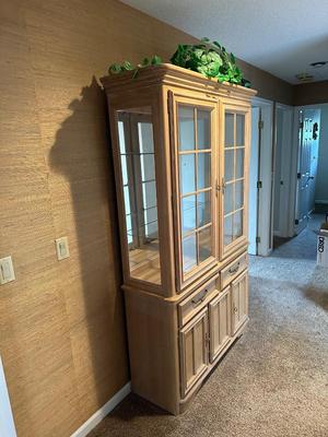 STANLEY FURNITURE LIGHTED CHINA CABINET