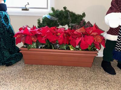 FREE STANDING SNOWMAN AND CARTOON CHARACTER, CHRISTMAS HOLIDAY RUG, LARGE WREATH AND 2 RECTANGLE PLANTERS WITH CHRISTMAS THEMED FAUX FLOWERS
