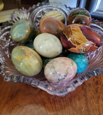 BULOVA PENDULUM CLOCK, MARBLE EGGS IN A CRYSTAL BOWL AND 2 FRAMES