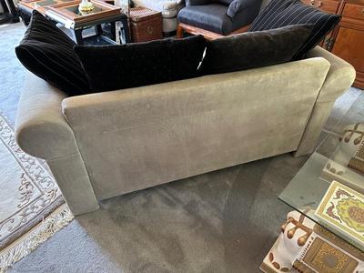 GREY CRUSHED VELVET LOVESEAT WITH WOOD TRIM AND THROW PILLOWS
