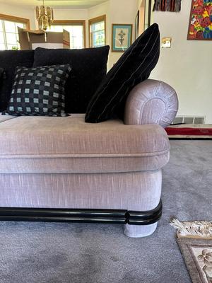 GREY CRUSHED VELVET LOVESEAT WITH WOOD TRIM AND THROW PILLOWS