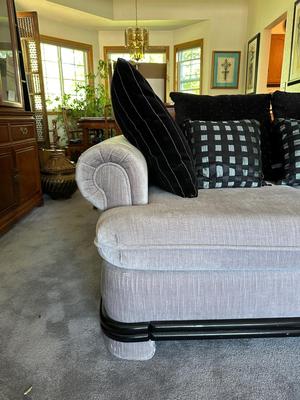 GREY CRUSHED VELVET LOVESEAT WITH WOOD TRIM AND THROW PILLOWS