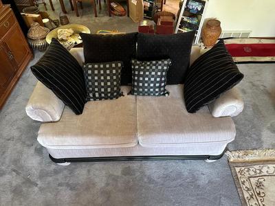 GREY CRUSHED VELVET LOVESEAT WITH WOOD TRIM AND THROW PILLOWS