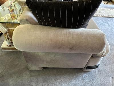 GREY CRUSHED VELVET LOVESEAT WITH WOOD TRIM AND THROW PILLOWS