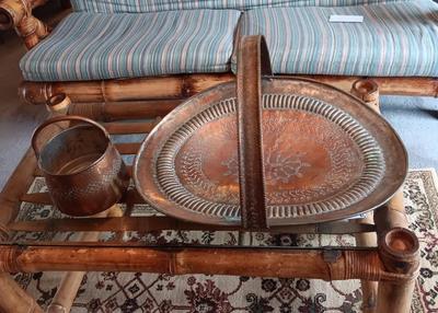 VINTAGE LARGE OVAL HAMMERED COPPER WITH HANDLE PLUS A COPPER POT