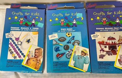 Aleene's Crafts for Kids - lot of 3 vintage kits - Friendship Bracelets, Badges, wearable body art