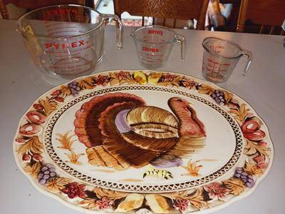 LARGE TURKEY PLATTER AND 3 DIFFERENT SIZE GLASS MEASURING CUPS