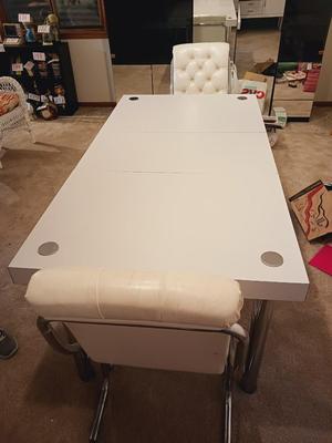 RETRO WHITE FORMICA & CHROME DINING TABLE W/1 LEAF & 2 TUFTED CHAIRS