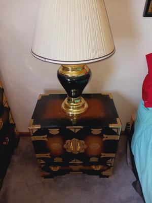 KOREAN TANSU-STYLE CHINOISERIE NIGHTSTAND W/BUTTERFLY HARDWARE AND LAMP