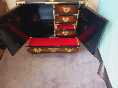 KOREAN TANSU-STYLE CHINOISERIE NIGHTSTAND W/BUTTERFLY HARDWARE AND LAMP