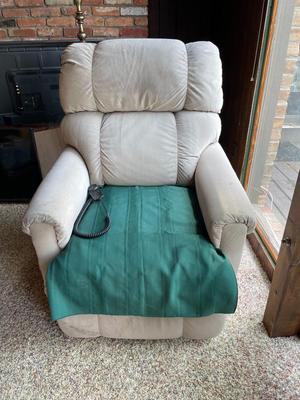 La-Z-Boy Power Recliner Lift Chair