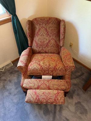 LIKE NEW LANE RECLINER