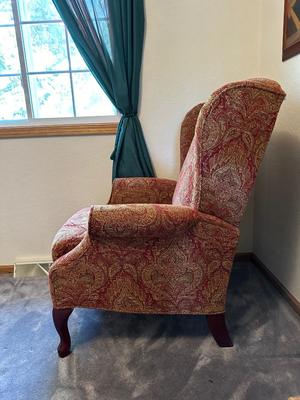 LIKE NEW LANE RECLINER