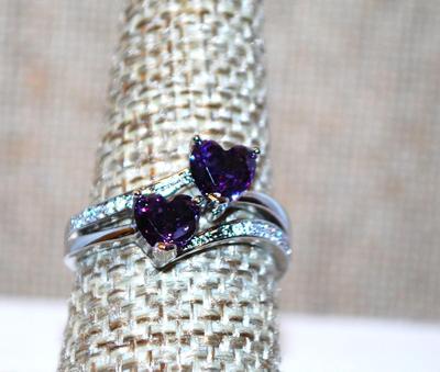 Size 8 Double Connected Purple Hearts Ring with Accent Stones Lines on a Silver Tone Band (3.3g)