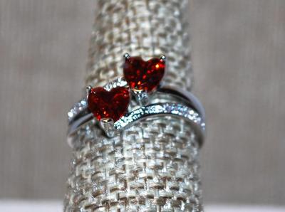 Size 7¼ Double Connected Red Hearts Ring with Accent Stones Lines on a Silver Tone Band (3.3g)