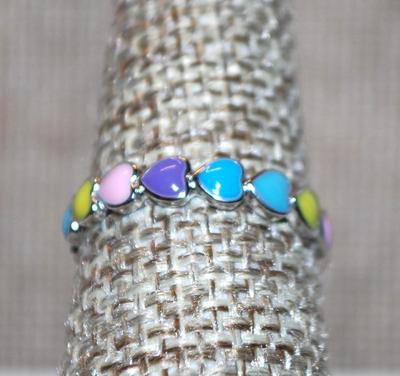Size 7¾ Eternity Style Ring with Pastel Colored Hearts on a Silver Tone Band (2.0g)