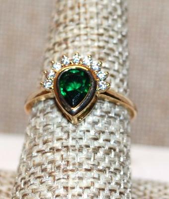 Size 8¼ Pear Shaped Deep Green Stone Ring with Crown Accents on a .925 Silver Band (2.1g)