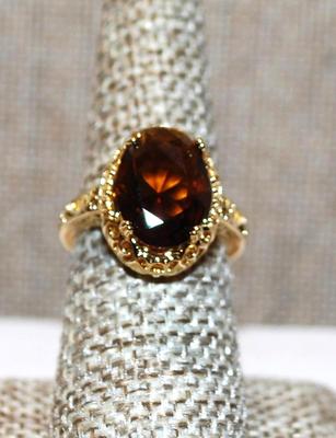 Size 7¼ Large Oval Amber Stone on a Basket Styled Gold Tone Setting (4.0g)